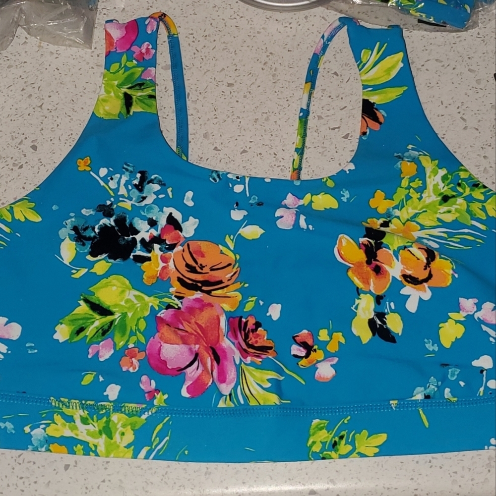 New Torrid Plus Sizes LOW-IMPACT WIRELESS TWIST BACK ACTIVE SPORTS BRA - Picture 3 of 4